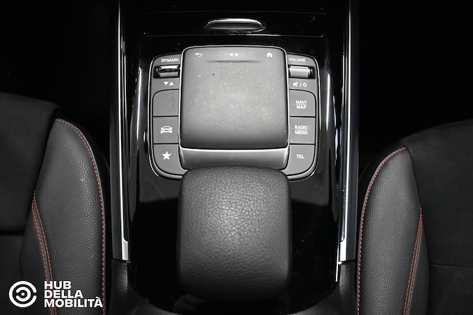 MERCEDES-BENZ GLA 200 d Automatic Premium